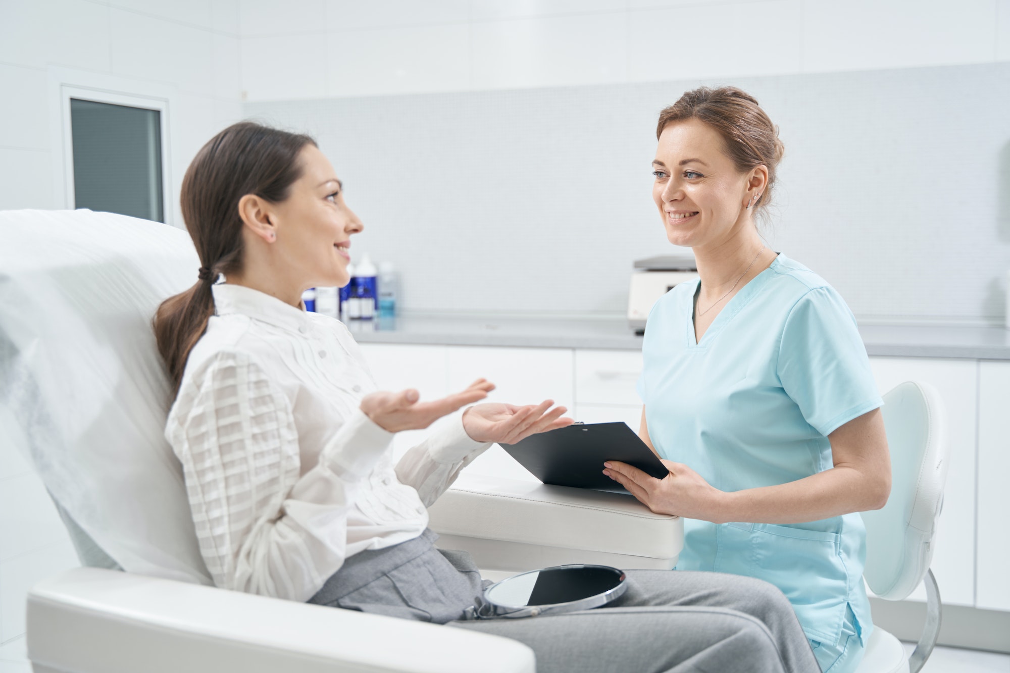 woman-having-consultation-with-cosmetologist-in-beauty-clinic.jpg